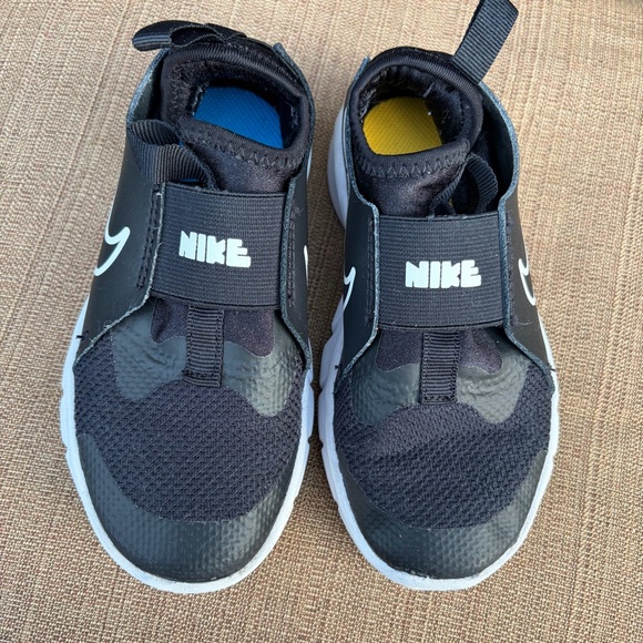 Nike Toddler Boys Girls 11C Flex Runner 2 Black White Sneaker Shoes Stretchy - Picture 8 of 8